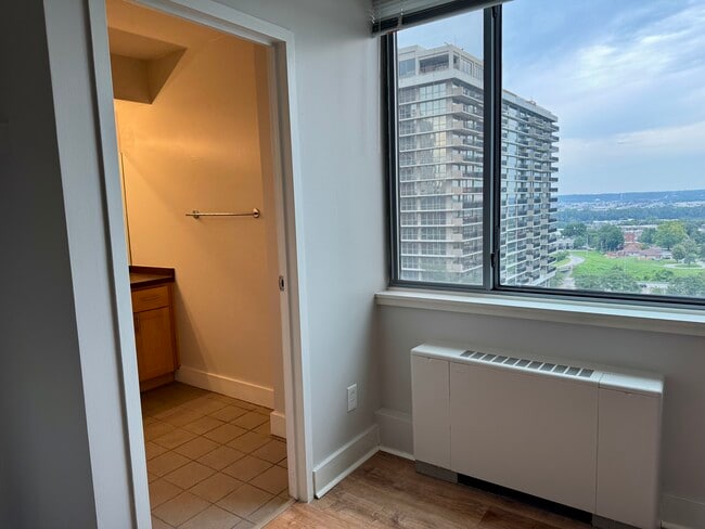 property at 600 E 8th St