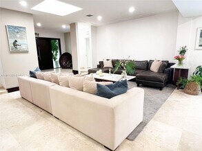 247 Shore Dr S in Miami, FL - Building Photo - Building Photo