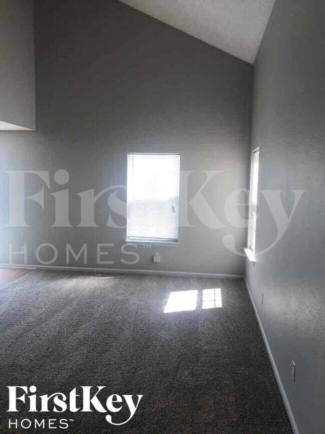 5251 Austral Dr in Indianapolis, IN - Building Photo - Building Photo