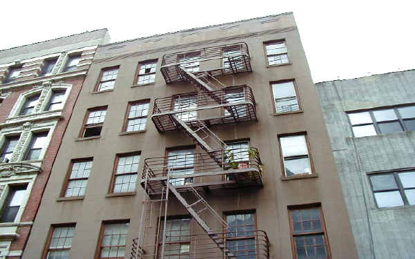 8 W 105th St in New York, NY - Building Photo - Building Photo