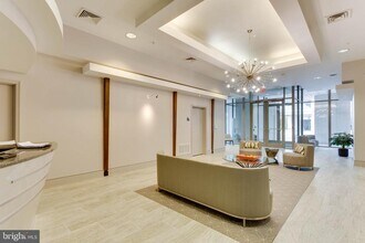 3600 S Glebe Rd in Arlington, VA - Building Photo - Building Photo