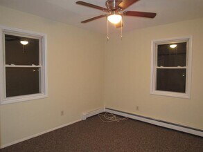 7 Tree Hollow Ln, Unit Guest House in Dix Hills, NY - Foto de edificio - Building Photo