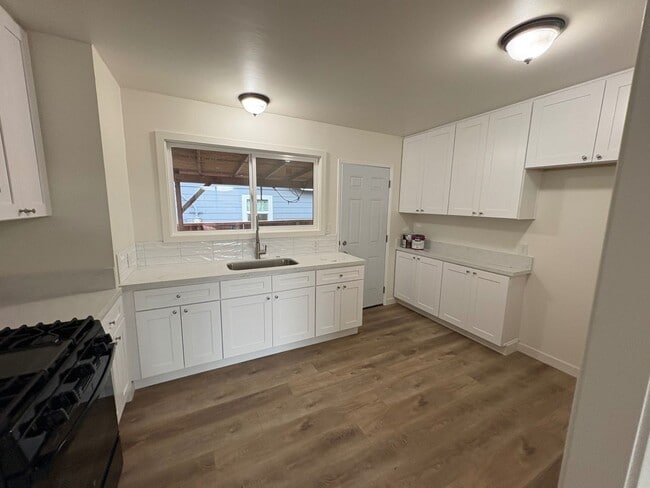 205-205 N College St in La Habra, CA - Building Photo - Building Photo