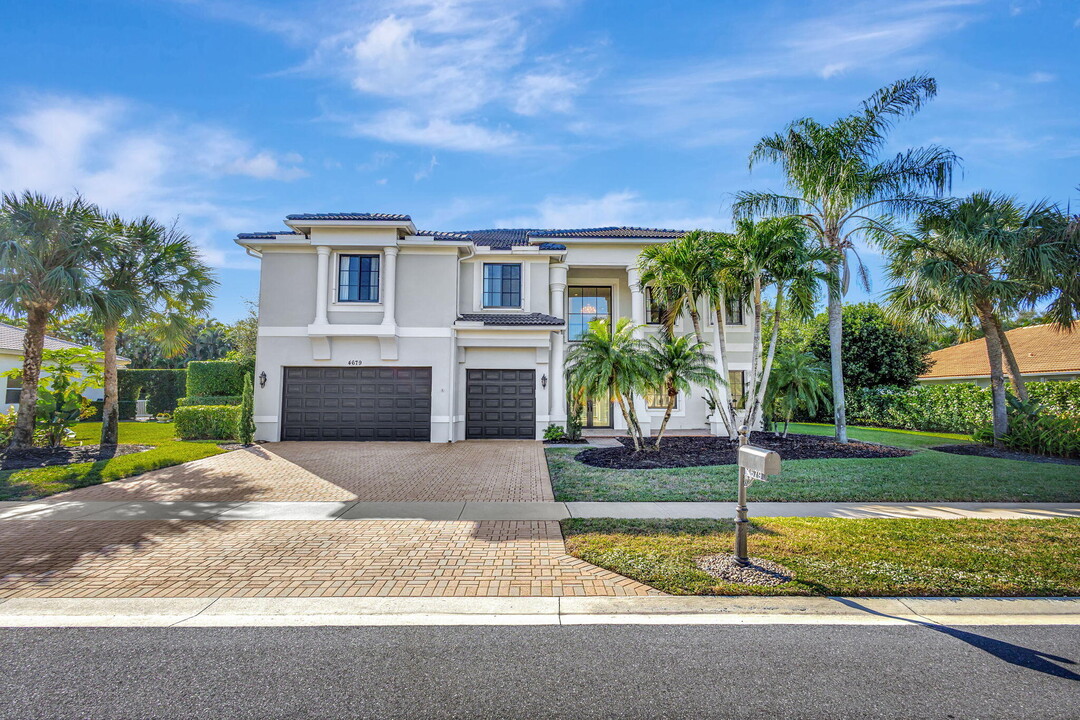 4679 Manderly Dr in Wellington, FL - Building Photo