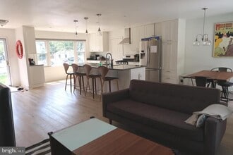 9530 Ashbourn Dr in Burke, VA - Building Photo - Building Photo