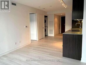 80 Queens Wharf Rd in Toronto, ON - Building Photo - Building Photo