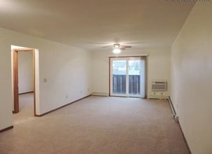 English Meadows Apartment Homes in Milwaukee, WI - Building Photo - Building Photo