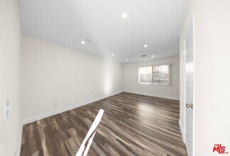 14112 Delano St in Los Angeles, CA - Building Photo - Building Photo