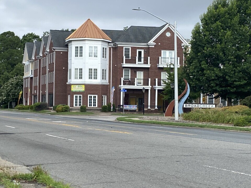 2932 E Virginia Beach Blvd in Norfolk, VA - Building Photo