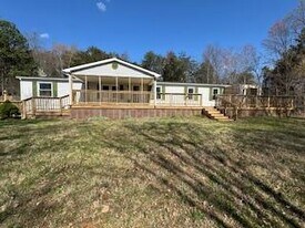 232 Frying Pan Hollow Rd in Ferrum, VA - Building Photo