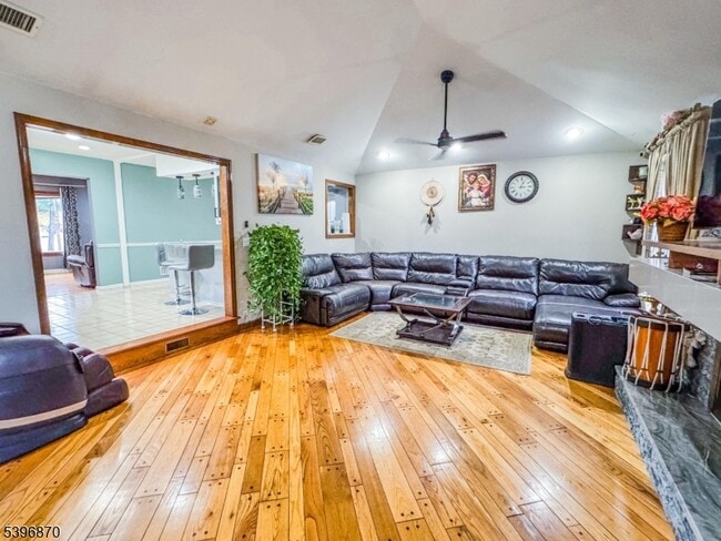 617 Sycamore St in Paramus, NJ - Building Photo - Building Photo