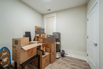 2237 S Sacramento Ave in Chicago, IL - Building Photo - Building Photo