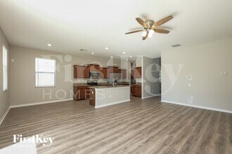 10833 Kirkwall Port Dr in Wimauma, FL - Foto de edificio - Building Photo