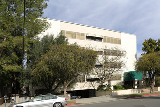 Clifton Apartments in Beverly Hills, CA - Building Photo - Building Photo