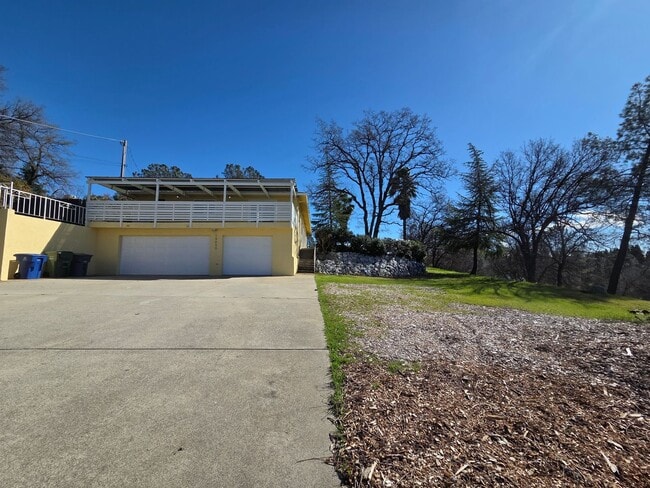 19090 Hollow Ln in Redding, CA - Building Photo - Building Photo