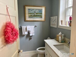 253 W Mountain Rd in Ridgefield, CT - Building Photo - Building Photo