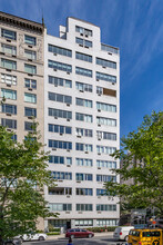 910 5th Ave in New York, NY - Foto de edificio - Building Photo