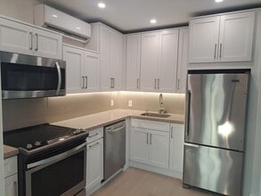 912 NE 81st St, Unit Coral Palazo 2 in Miami, FL - Foto de edificio - Building Photo