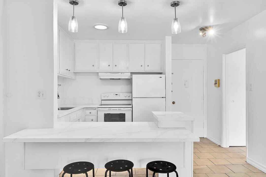 320 S Gramercy Pl, Unit 302 in Los Angeles, CA - Foto de edificio