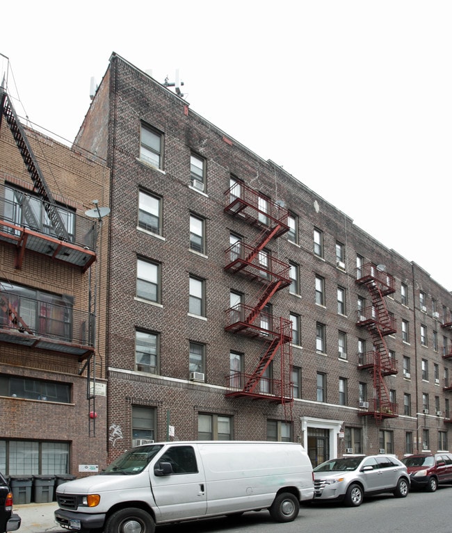 165 Meserole St in Brooklyn, NY - Building Photo - Building Photo