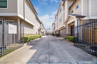 2402 Calumet St in Houston, TX - Building Photo - Building Photo