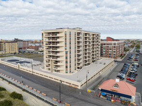 Sea Pointe Towers in Long Beach, NY - Building Photo - Building Photo