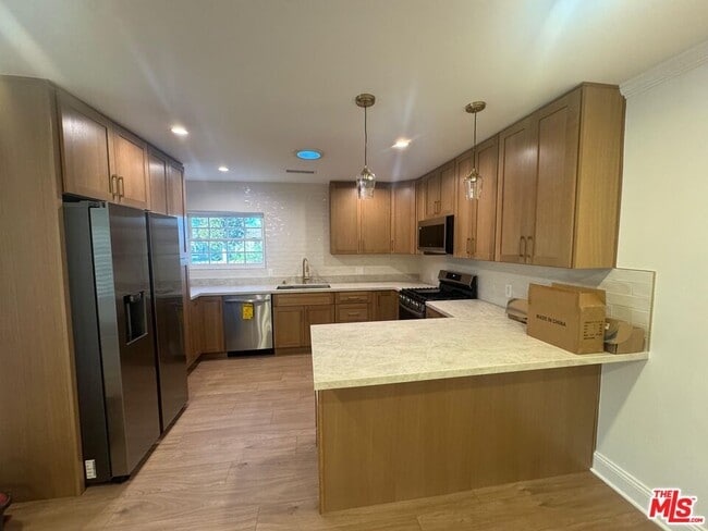 property at 6542 Zelzah Ave