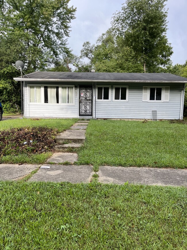 property at 1591 Azalea Dr