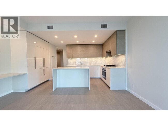 2186 Gilmore Ave in Burnaby, BC - Building Photo - Building Photo