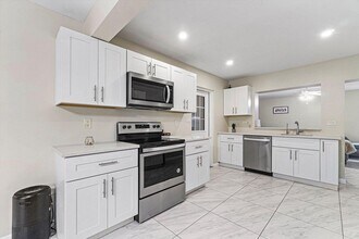 1923 Holman Dr in North Palm Beach, FL - Building Photo - Building Photo