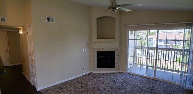 1425 S Galena Way, Unit Apt 204 in Denver, CO - Building Photo - Building Photo