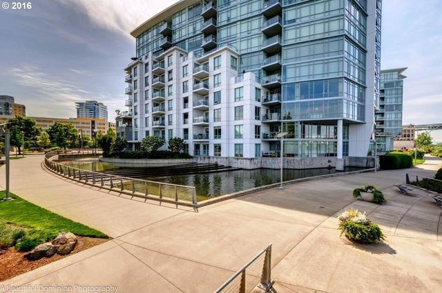 1260 NW Naito Pkwy in Portland, OR - Building Photo