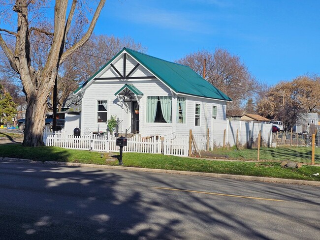 property at 2303 N Fir St