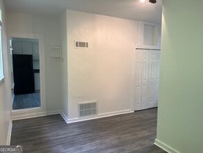 806 Briarcliff Rd NE, Unit D in Atlanta, GA - Building Photo - Building Photo