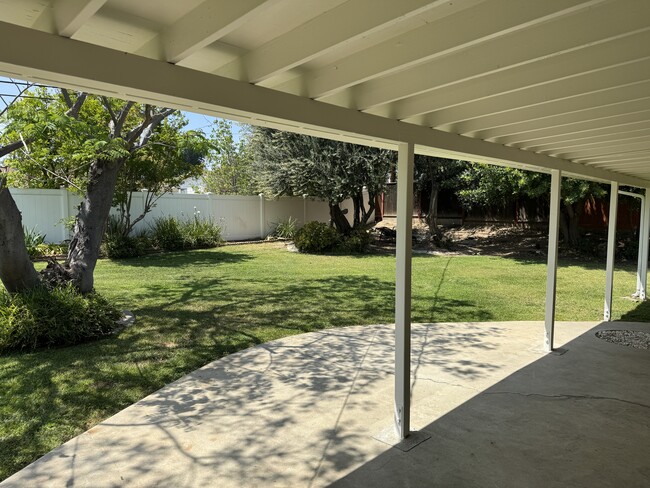 10131 Oso Ave