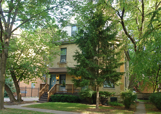 811-813 Foster St in Evanston, IL - Foto de edificio - Building Photo