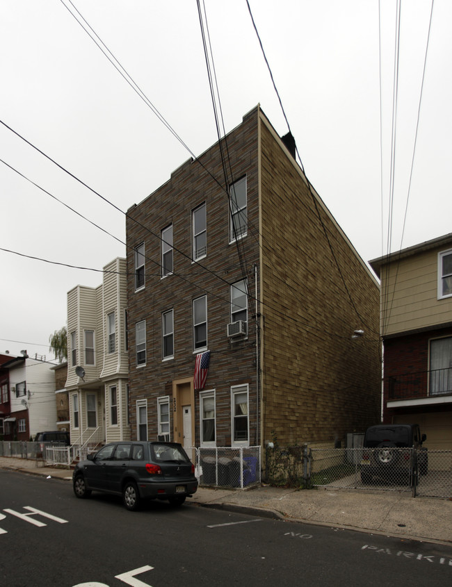 232 Webster Ave in Jersey City, NJ - Building Photo - Building Photo