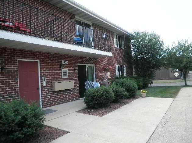 Sunrise Apartments in Menasha, WI - Foto de edificio