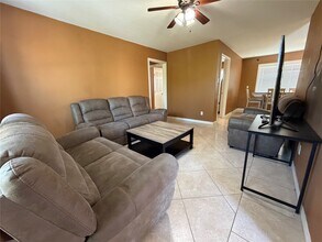 2421 Pine St in Galveston, TX - Building Photo - Building Photo