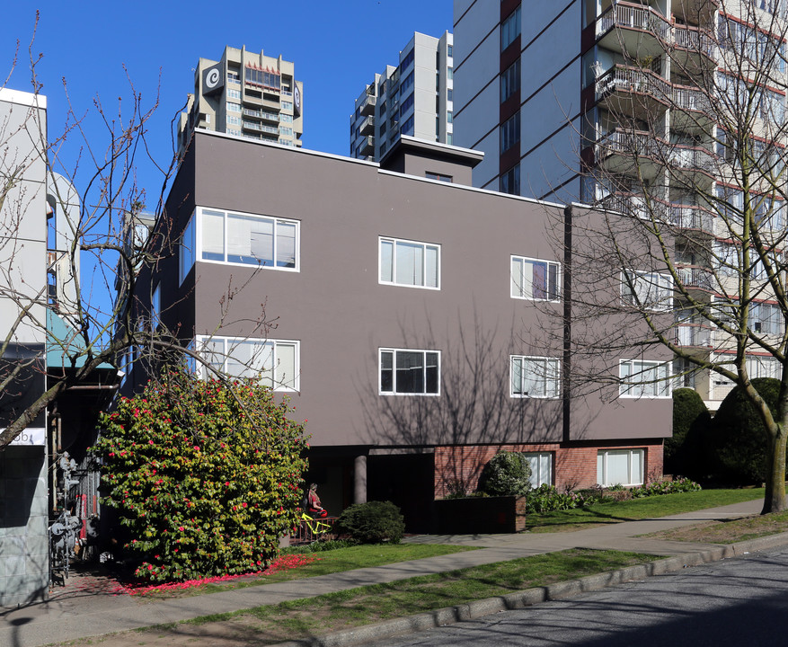 1775 Pendrell St in Vancouver, BC - Building Photo