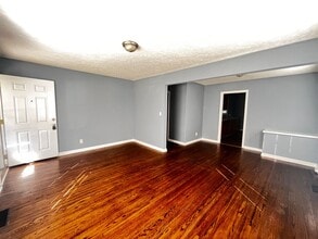 1915 Garrs Ln in Louisville, KY - Building Photo - Building Photo