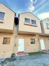 5712 W 25th Ct in Hialeah, FL - Building Photo - Building Photo