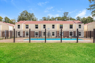 The Retreat at Lakeside Apartments