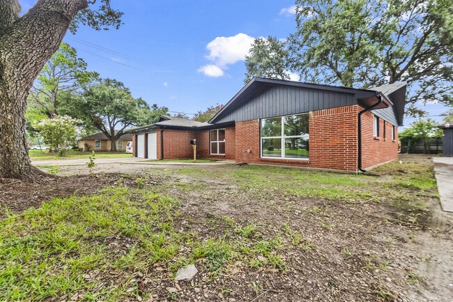4903 Mayflower St in Houston, TX - Building Photo - Building Photo