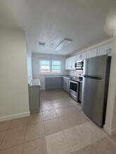 701 N E St, Unit East in Lake Worth Beach, FL - Building Photo - Building Photo