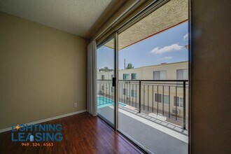10250 Commerce St in Tujunga, CA - Building Photo - Building Photo