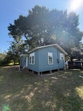 811 Solomon Ave in Abbeville, LA - Foto de edificio - Building Photo