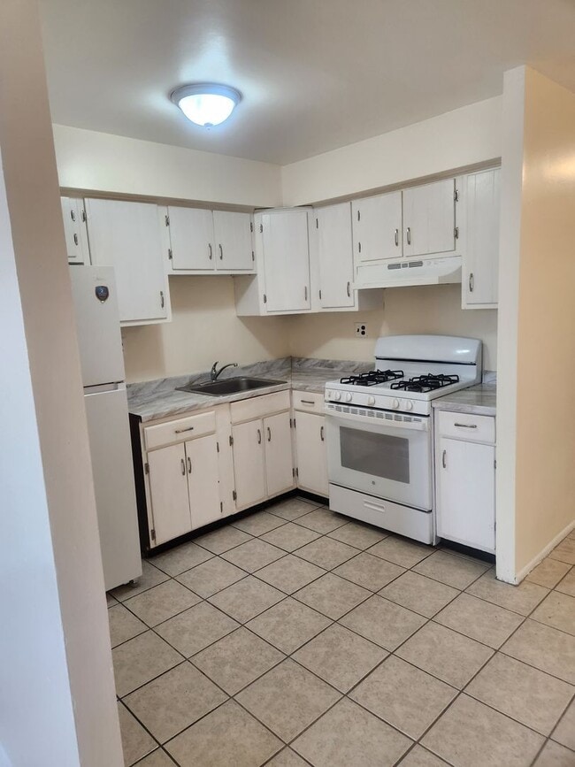 4320 Howell St in Philadelphia, PA - Building Photo - Building Photo