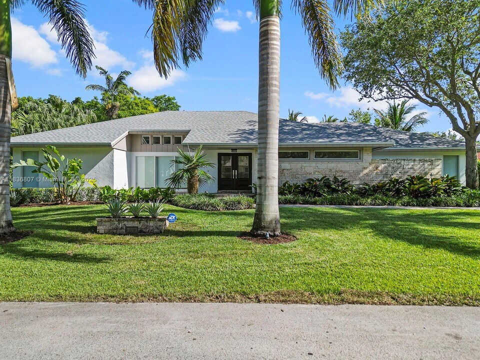 7800 SW 181st Terrace in Palmetto Bay, FL - Building Photo