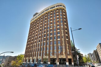 Tour Sherbrooke in Montréal, QC - Building Photo - Building Photo